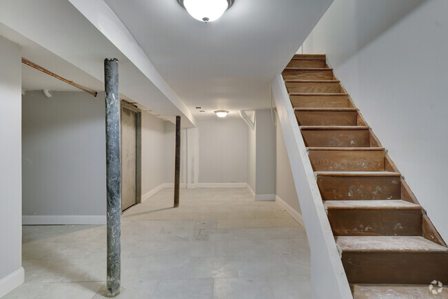 Building Photo - 75 Woodbine St Unit 1 Rental