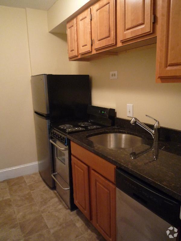 Building Photo - 644 Beacon St Unit 5 Rental