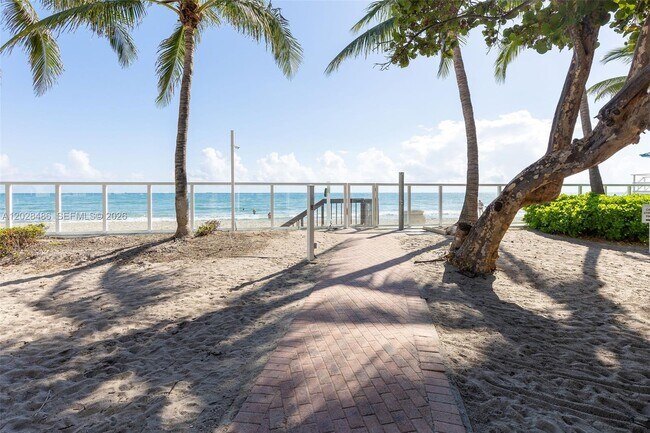 Building Photo - 3001 S Ocean Dr Unit 227