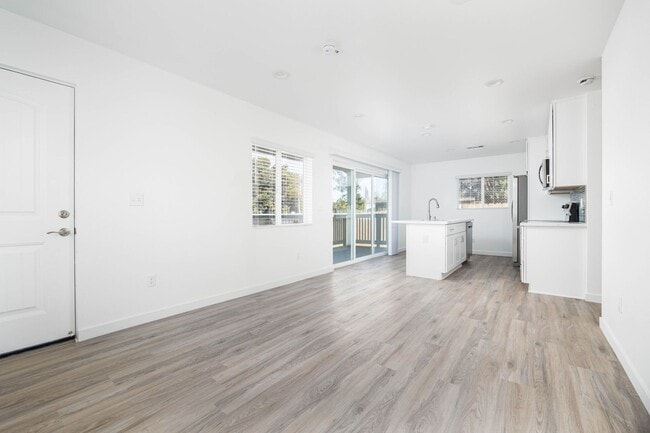 Building Photo - West 3rd Unit 837