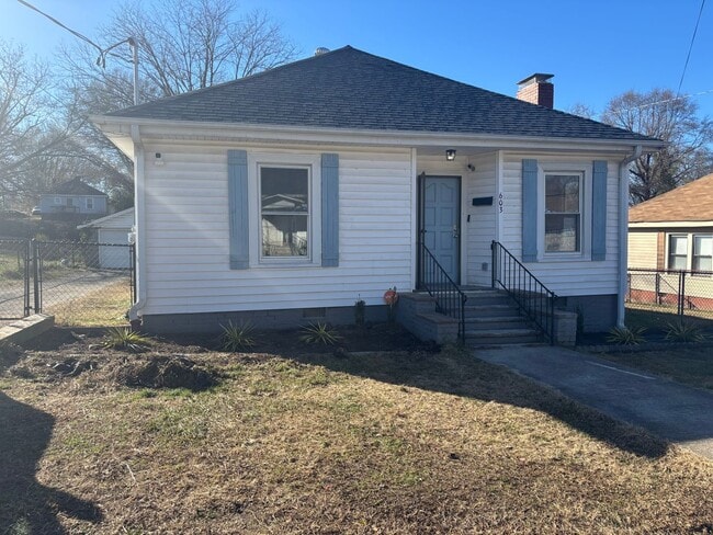 Building Photo - Beautifully Renovated 3BR / 2BA Bungalow in Gastonia