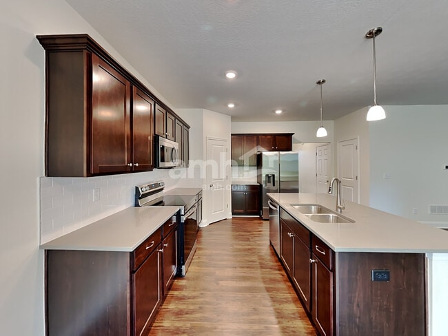 Photo - 1240 Hill Rd N