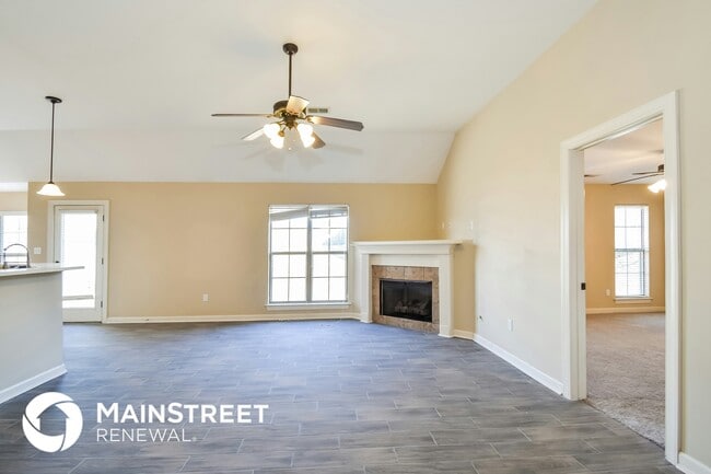 Photo - 8128 Park Pike