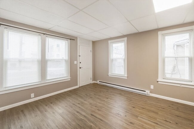 Photo - 137-139 Main St Unit 137 Main St