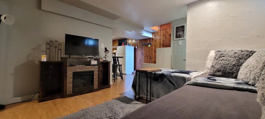 Photo - 531 Hollins Ave