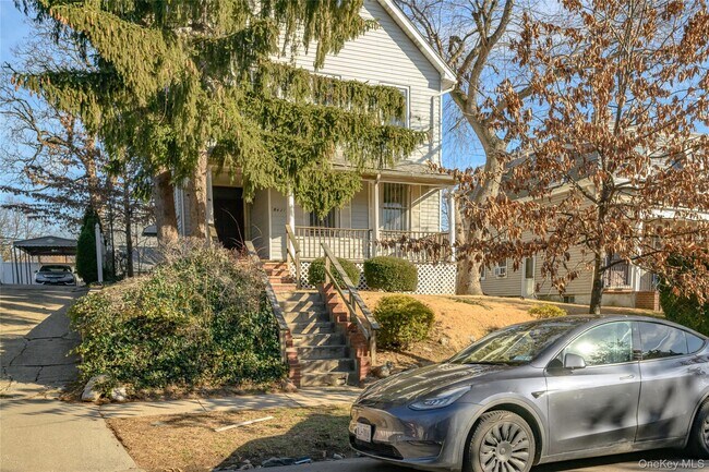 Photo - 84-21-84120 120th St