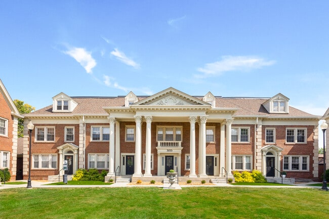 Building Photo - Buckingham & Balmoral Rental