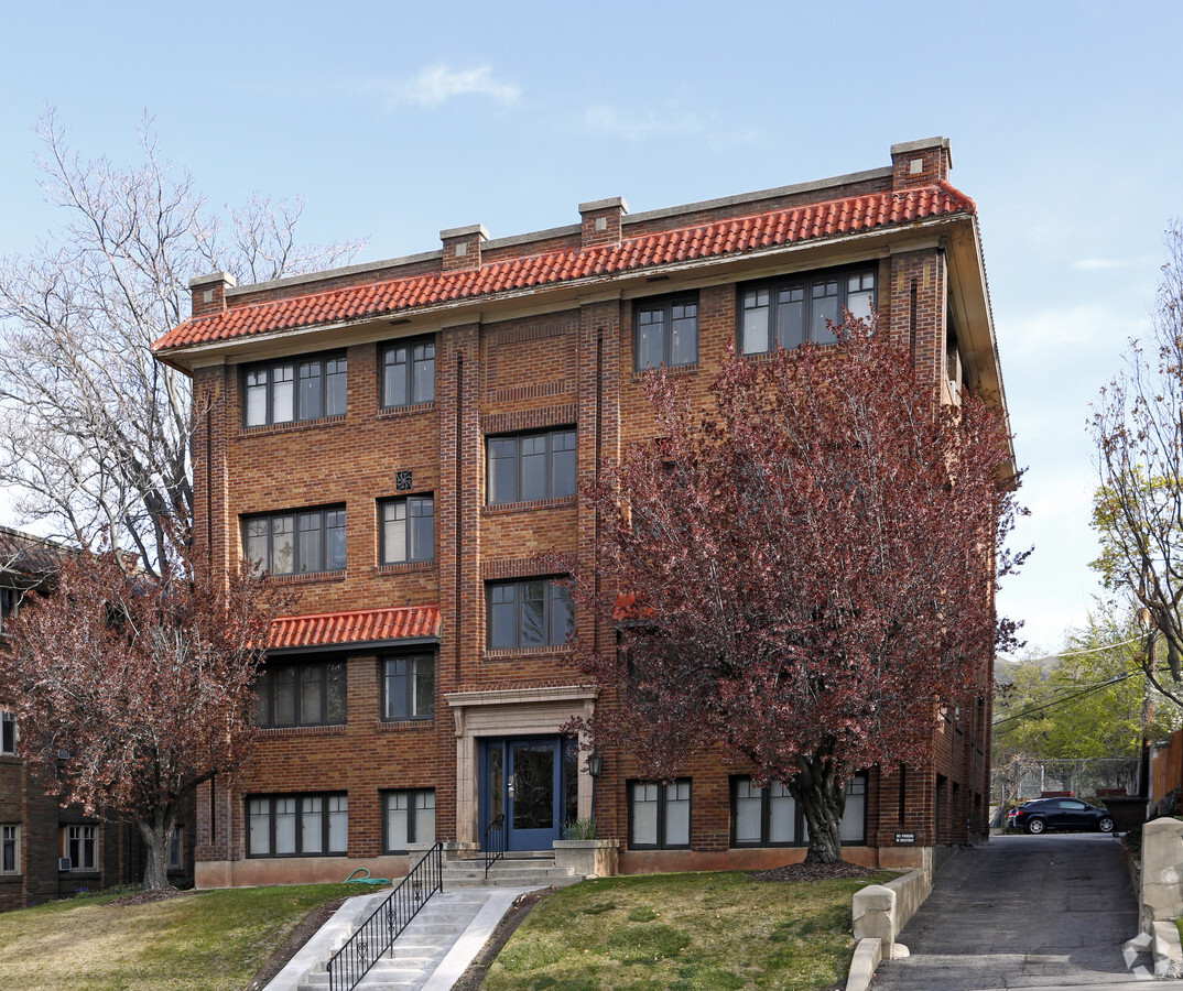 Photo - Fontenelle Apartments