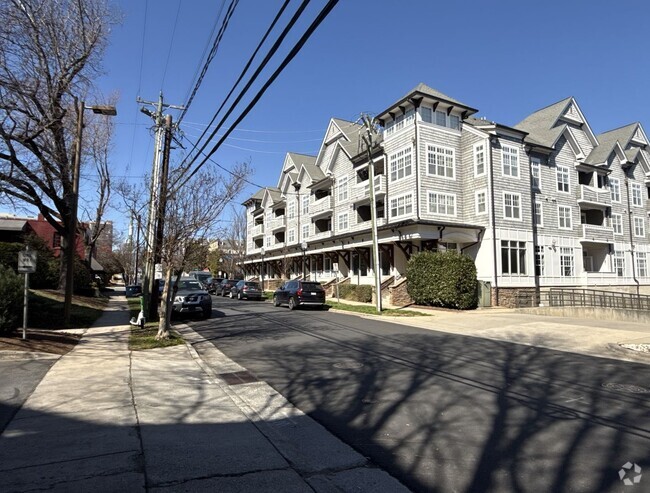 Building Photo - Fantastic Condo in South End!