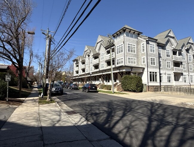 Building Photo - Fantastic Condo in South End!