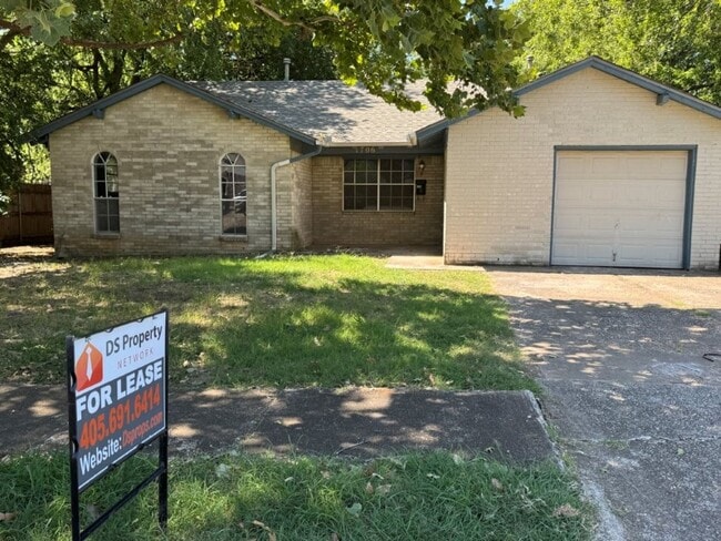 Building Photo - Newly remodeled with New Luxury Vinyl Plan... Rental
