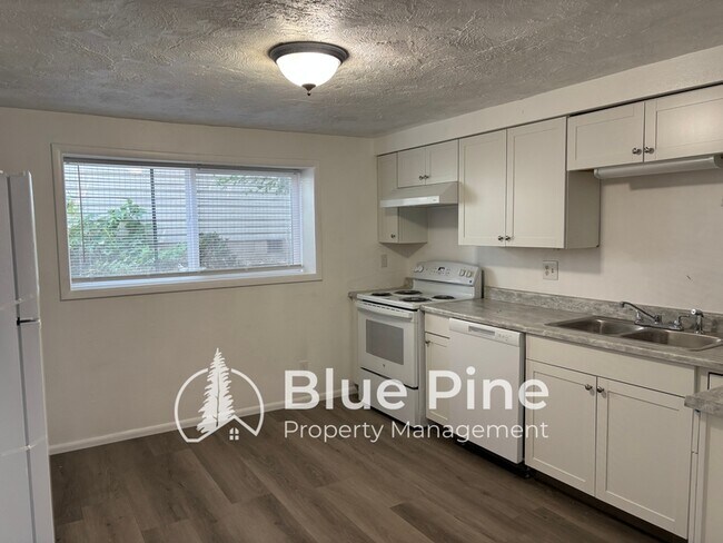 411 Gladstone St Unit 3