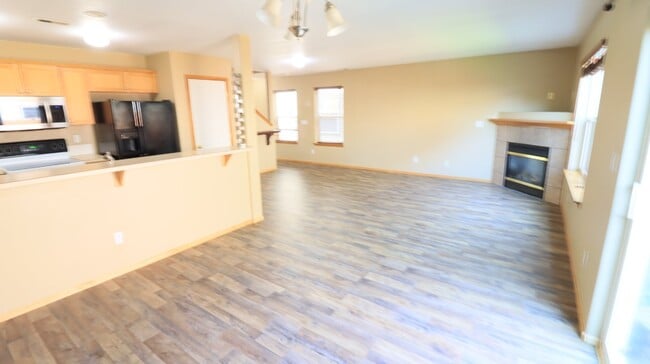 Photo - 3/2.5 Townhome in Redmond