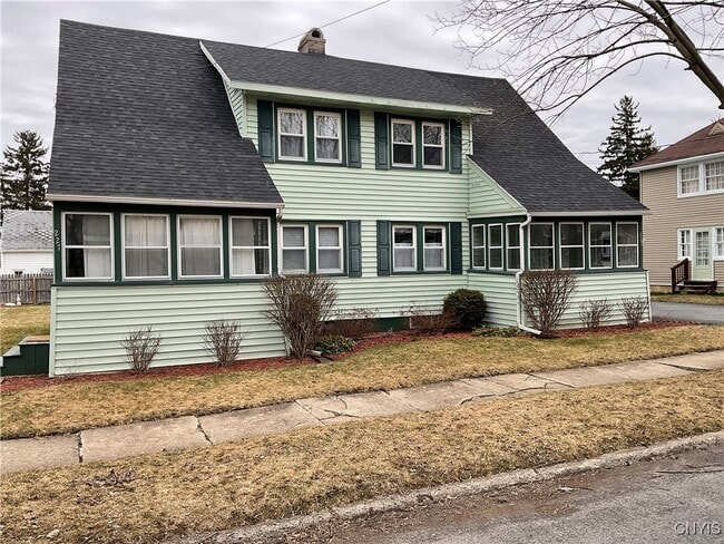 Photo - 229 Francis St