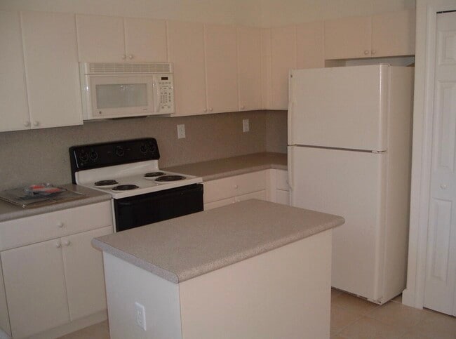 Building Photo - 3808 Shoma Dr