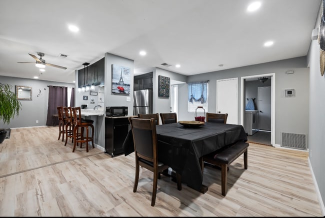 Photo - 325 Falcon Dr