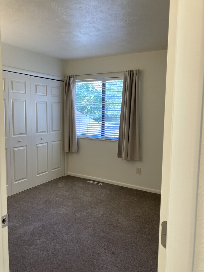 "Experience Comfort and Convenience: Spacious 2-Bed, 2-Bath Retreat in Boulder!"
