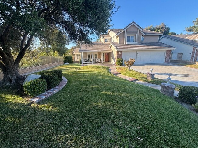 Building Photo - Spacious 4-Bedroom Home in Valencia's Nort...
