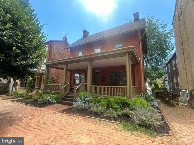 Building Photo - 218 W Barnard St Rental