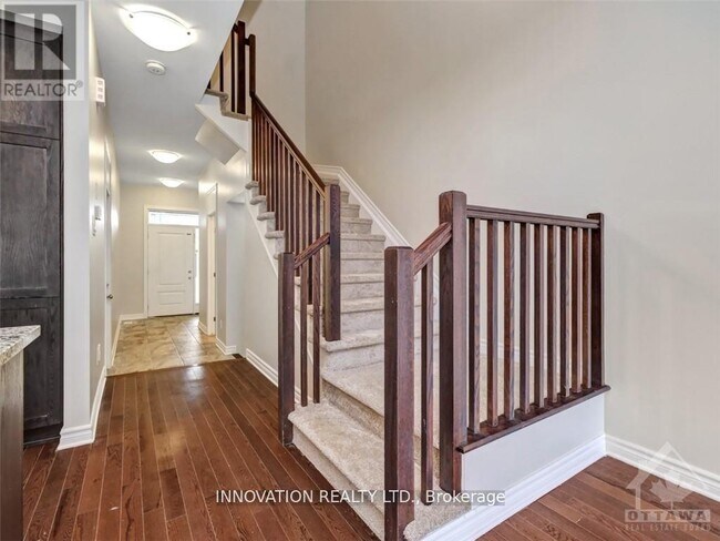 Photo - 502 Muscari St