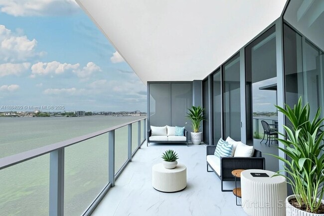 Building Photo - 700 NE 24th St Unit 1006