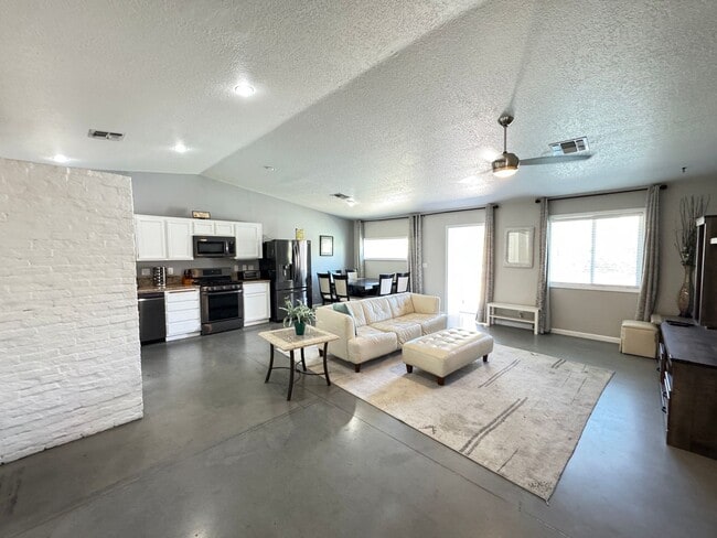 Photo - 7267 Sixshooter Dr