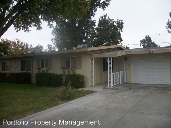 2 br, 2.5 bath House - 1004 RIVER OAKS DR. - 2 br, 2.5 bath House - 1004 RIVER OAKS DR.