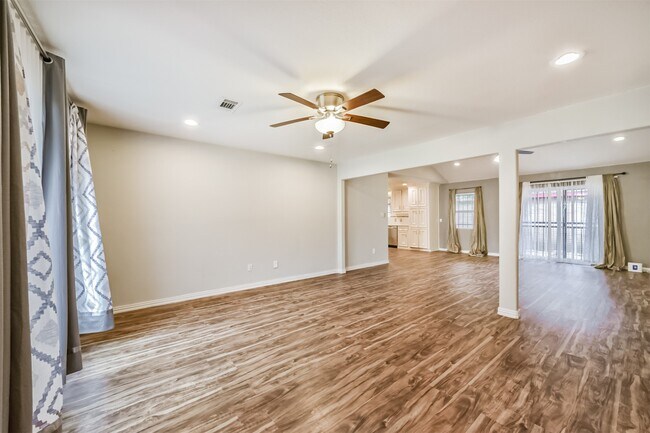 Photo - 3700 Stassen St