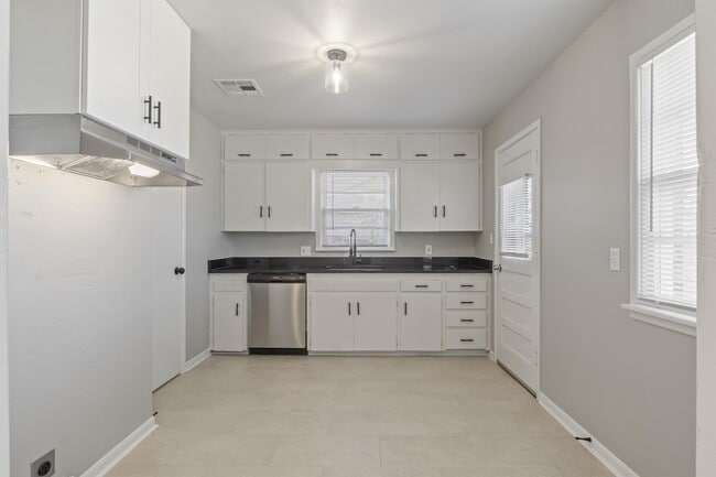 Photo - 1909 NE 52nd St