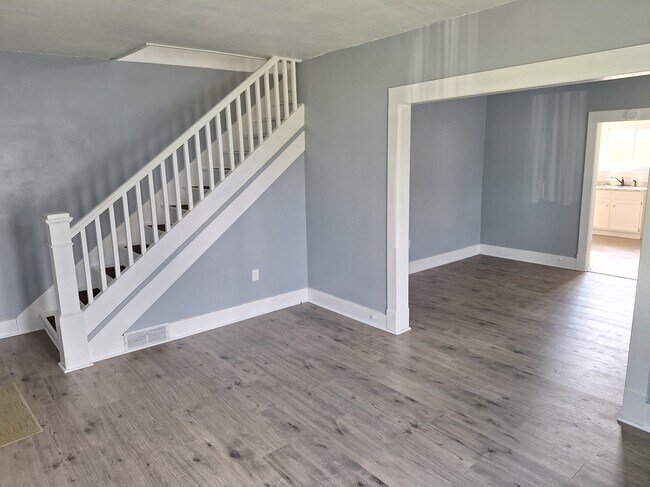 Photo - 170 Main St