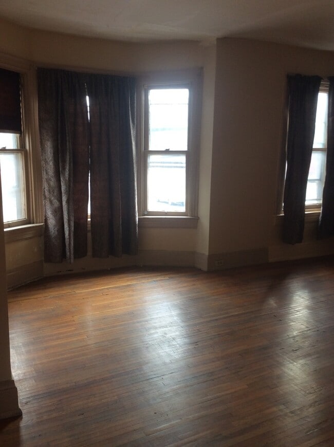 Photo - Spacious 2 Bedroom in Oldetowne East-York City SD