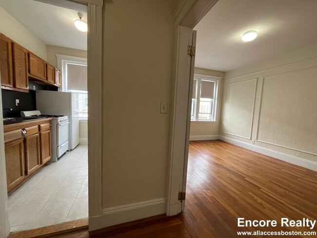 1687 Commonwealth Ave Unit 32