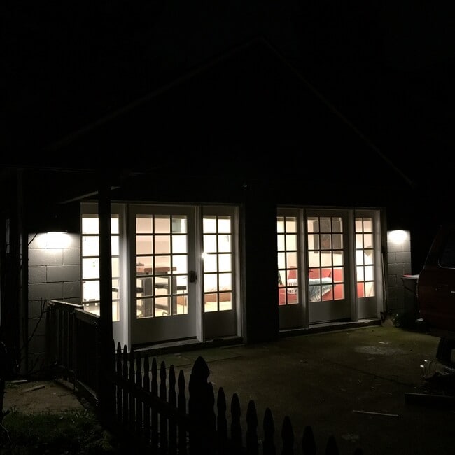 Building Photo - 1532 Southeast Ogden Street Unit B