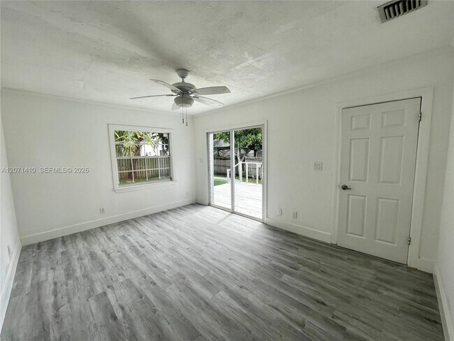 Photo - 820 SE 12th St Unit 2