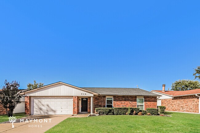 Building Photo - 719 Wandering Way Dr