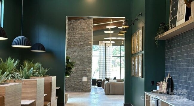 Photo - 9414 Mallard Creek Rd Unidad Alexander