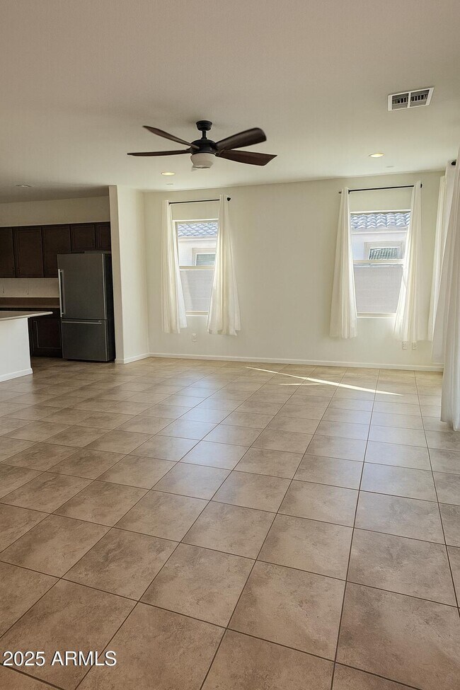 Photo - 910 S 199th Ln