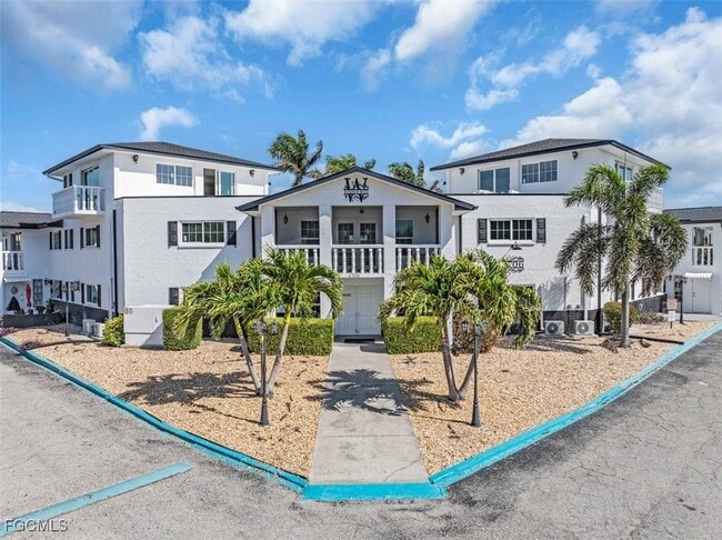 Building Photo - 3704 Broadway Unit 216