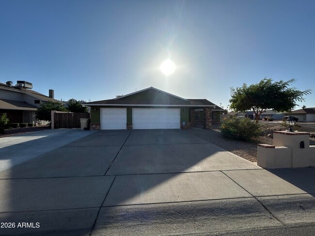 Building Photo - 11322 N 69th Dr