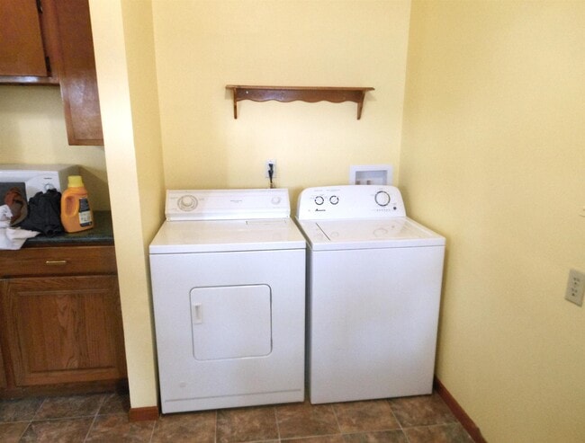 Photo - 2111 Maplehurst Ave