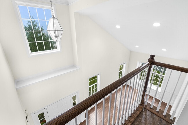 Photo - 2 Greenwich Ct