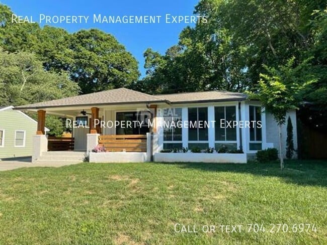 Building Photo - 2243 Shamrock Dr