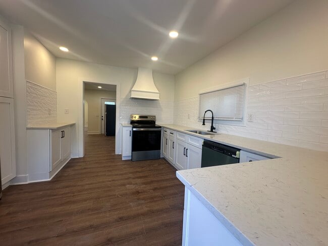 Photo - 245 Cromley St