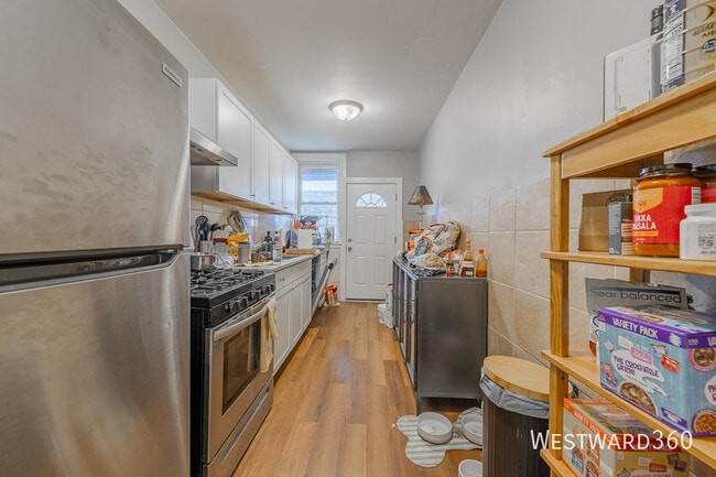 Building Photo - 6510 N Hamilton Ave Unit #3S