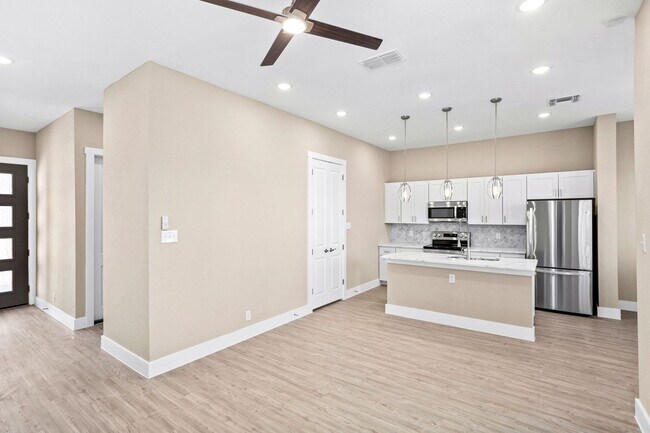 Photo - Gorgeous Luxury 3/2.5 Home