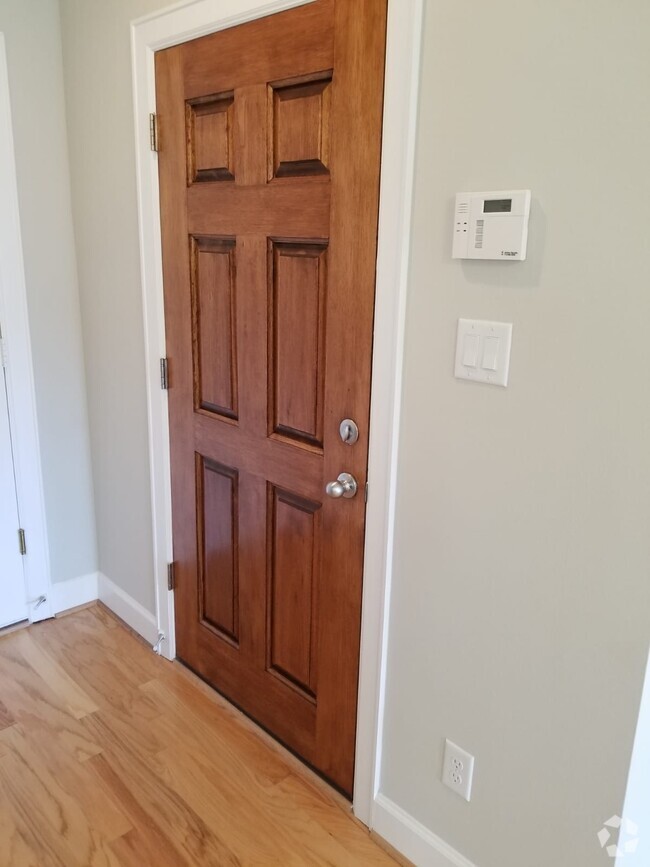 Building Photo - 538 E 38th St Rental