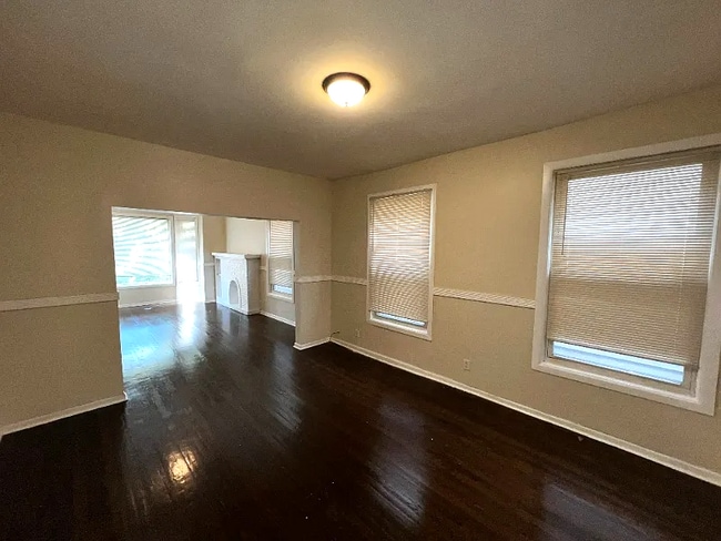 Photo - 2879 E 77th St Unidad 3