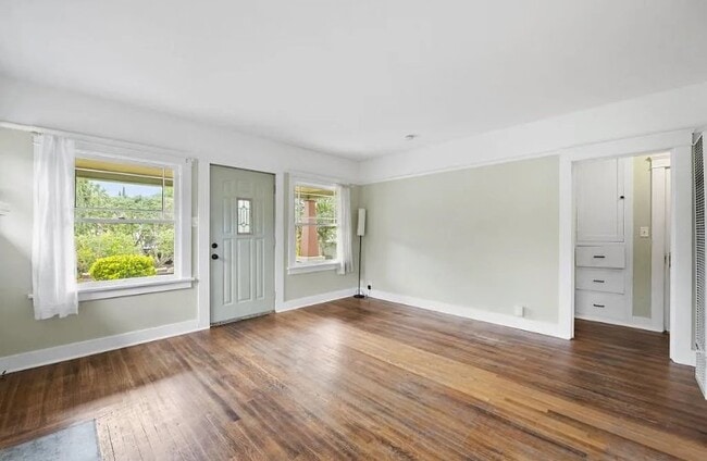 Photo - 751 W 7th Ave