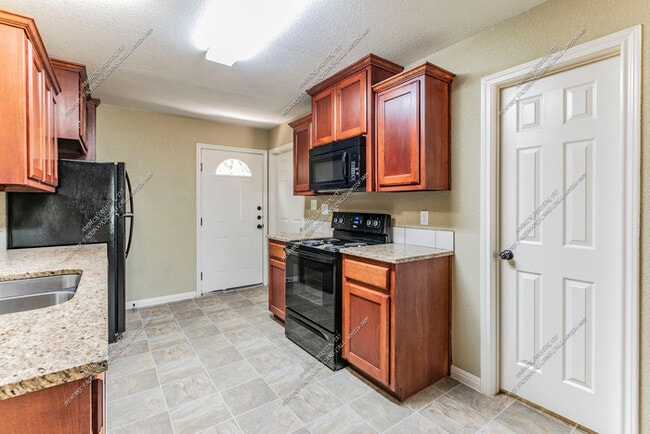 Photo - 1 Bedroom 2 Bath Available NOW