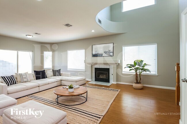 Photo - 3600 N Tomsik St